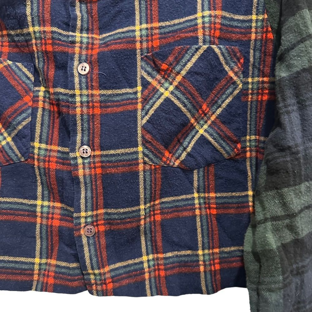 Vintage cropped (unbranded) flannel shirt w/mixed patterns - Picture 3 of 14